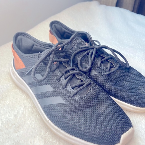 Women’s Adidas athletic shoes. Size 7. - Picture 1 of 2